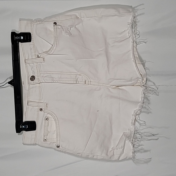 ❤️‍🔥💙 gap shorts size  6 white Distressed - Picture 1 of 6